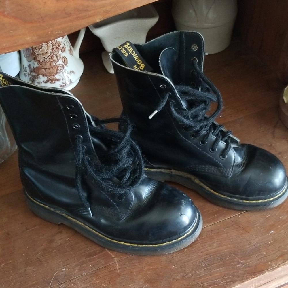 Original Dr Martens leather combat boots size 7.5